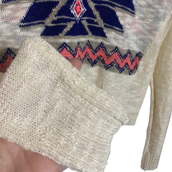 dELiA's Aztec Print Lightweight Sweater Size S - Picture 8 of 10